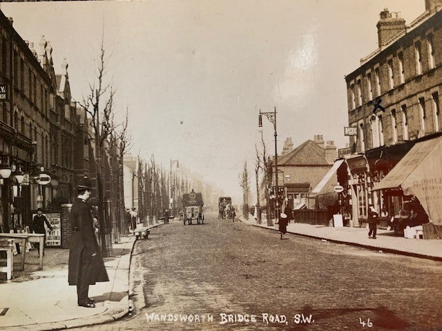 1908 Wandsworth B Rd with policeman
